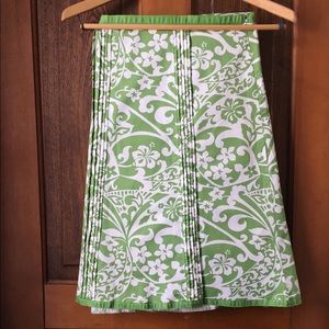 Old Navy Green and White Patterned Skirt